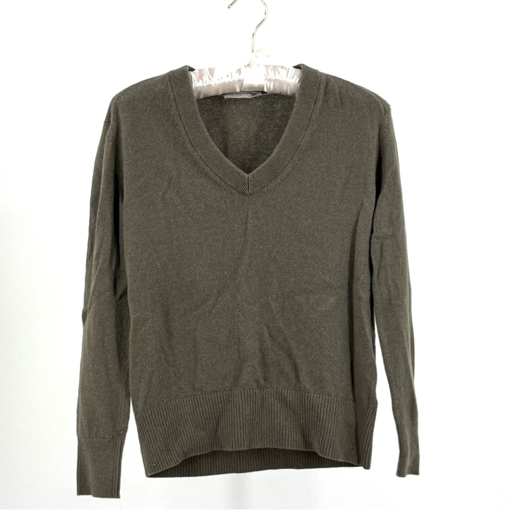 Everlane Cashmere Sage Green V-Neck Sweater Size S